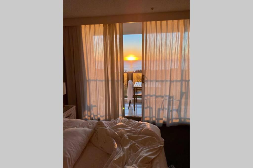 Ocean Bliss - Top Floor Beachfront Studio With Amazing Views ! Маркула Екстер'єр фото